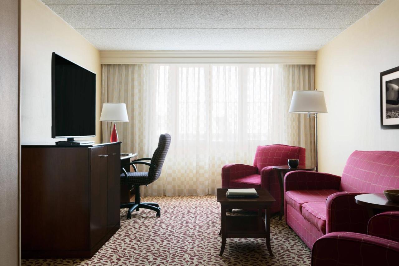 Long Island Marriott Hotel Uniondale Esterno foto