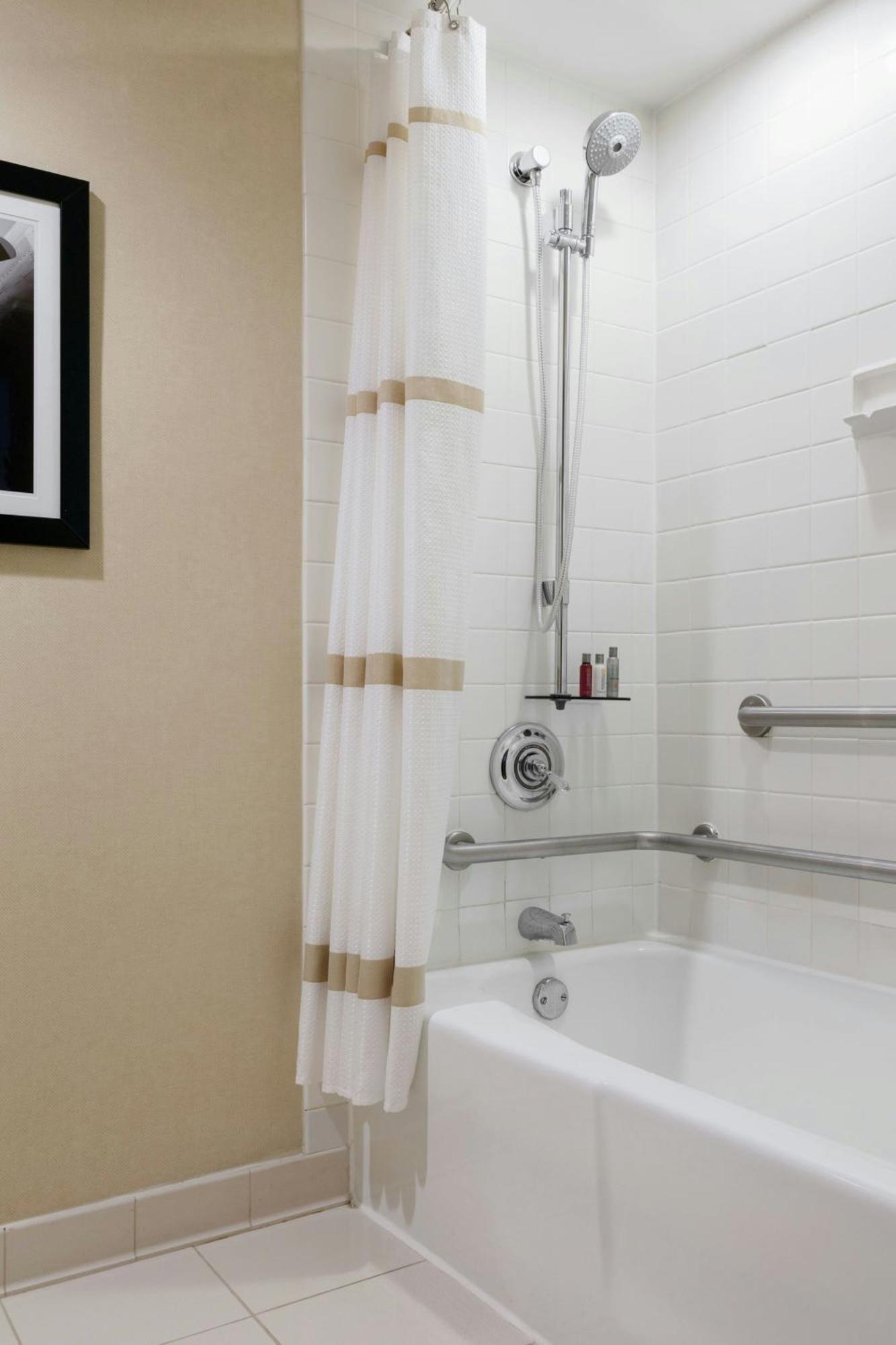 Long Island Marriott Hotel Uniondale Esterno foto